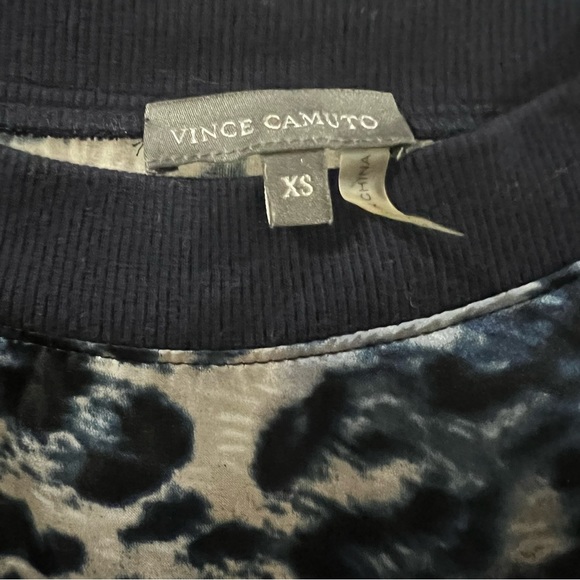 Vince Camuto Size XS Blue Leopard Print Long Sleeve Blouse Top - Picture 3 of 3